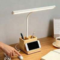 Lampe de lecture de bureau en bois de caoutchouc de qualité supérieure alimentée par USB avec porte-stylo et support de téléphone pour bureau d'étude et hôtel