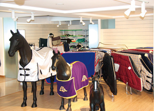 Fabricant Professionnel de Produits d'Équitation, Couverture Équestre Personnalisée de Haute Qualité, Couvre-Reins et Chemises d'Extérieur pour Chevaux - Product Image 6