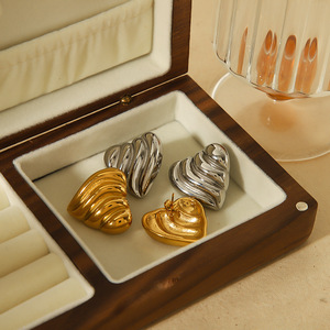 Heart-Shaped Stainless Steel Stud Earrings 18K Gold Plated Non-Fading <b>Titanium</b> Steel Fashion Jewelry Gift For Women - Product Image 2