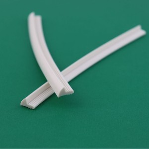 Bande d'étanchéité en caoutchouc silicone <span class=keywords><strong>de</strong></span> qualité alimentaire sur mesure, profil triangulaire <span class=keywords><strong>de</strong></span> précision, pour <span class=keywords><strong>joint</strong></span> <span class=keywords><strong>de</strong></span> <span class=keywords><strong>porte</strong></span>/fenêtre/réfrigérateur, extrudée - Product Image 3