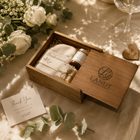 Zeitlose Handgefertigte Hochzeits-Geschenkbox aus Holz mit Individueller Markengestaltung und Walnuss-Finish als Erinnerungsbox für Jubiläumsfeiern