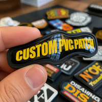Patchs 3D en PVC souple écologiques hautement personnalisables, accessoires thermocollants 3D pour vêtements, badge de marque tendance