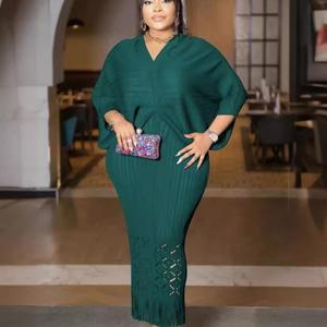 Vestido Maxi Holgado con Mangas Murciélago, Cuello en V, Estilo Adelgazante, Cola de Pez, Flecos y Aberturas - Product Image 1