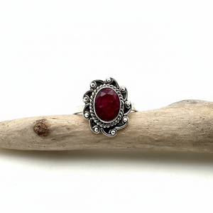 Bague classique de style boho pour femme en argent sterling 925 avec pierre précieuse rubis faite à la main en plaqué rhodium cadeau de mariage bijoux d'amour - Product Image 1