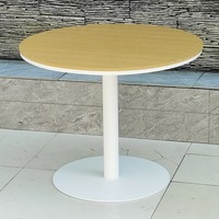Table d'extérieur de style minimaliste moderne en plastique-bois, fer forgé, grain de teck, adaptée aux espaces carrés/rectangulaires en extérieur