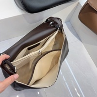 Nouveau sac carré rétro en cuir véritable pour femme, sac à bandoulière tendance avec boucle, grande capacité, multi-compartiments, sac bandoulière