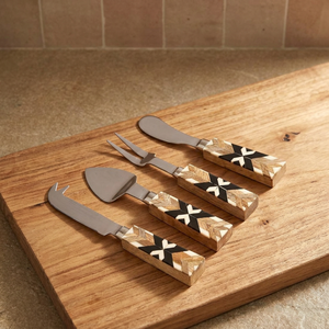 Set de couteaux à fromage décoratifs avec poignées en résine design Lames durables en acier inoxydable idéales pour servir le fromage de manière élégante - Product Image 1
