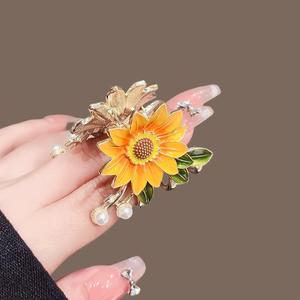 Pince à <span class=keywords><strong>cheveux</strong></span> <span class=keywords><strong>queue</strong></span> <span class=keywords><strong>de</strong></span> <span class=keywords><strong>cheval</strong></span> requin goutte à goutte huile fleur alliage pinces à <span class=keywords><strong>cheveux</strong></span> 5cm tournesol pince à mâchoire épingle à <span class=keywords><strong>cheveux</strong></span> pour les filles - Product Image 3