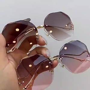 <span class=keywords><strong>2025</strong></span>カスタム高級メタル最新女性用サングラス<span class=keywords><strong>Rimless</strong></span> UV400ブランドデザイナーグラデーションスクエアクラシックサングラス女性用メガネ - Product Image 2