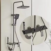 Ensemble de robinetterie de douche moderne à touches de piano avec affichage numérique et éclairage LED, et douchette à effet pluie pour salle de bain contemporaine