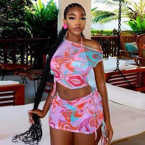 ชุดเซ็ต 2 ชิ้นสำหรับผู้หญิง คอลเลคชั่น 2026 เสื้อครอปเปิดไหล่ผ้าตาข่าย กระโปรงมินิผ้าชีฟองรูดเชือก เซ็กซี่ เหมาะสำหรับใส่ไปเที่ยวคลับ ฤดูใบไม้ผลิ ฤดูร้อน - Product Image 4