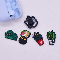HY Wholesale Breloques pour chaussures en caoutchouc souple PVC, motifs mignons feuille verte, cactus, fleur, chat noir en pot, accessoires de décoration et de bricolage