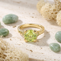 Bague ZG tendance à texture martelée, sertie de zirconiums cubiques verts ronds, en laiton plaqué or