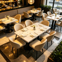 Ensemble de table à manger de luxe haut de gamme avec plateau en marbre, chaises rembourrées et banquette pour restaurant gastronomique et hôtel