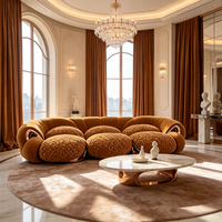 Canapé de salon en tissu trois places incurvé, design de luxe léger et artistique, conçu sur mesure pour villas et grandes maisons.