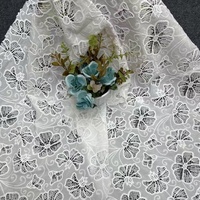 Tissu en polyester respirant et léger, découpé au laser, à motif floral ajouré, broderie anglaise pour la confection de vêtements