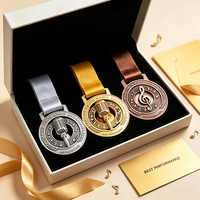 Diseña tu propia medalla musical 3D personalizada de aleación de zinc chapada en oro con grabado UV para fabricantes, premio para finalistas de carreras.