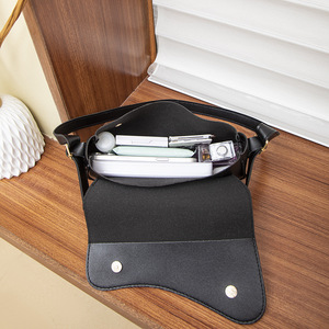 New Trending ZIP Closure Single <b>Strap</b> <b>Shoulder</b> Crossbody Bag Daily Casual Fashionable Simple PU Underarm Sling Bags for Ladies - Product Image 2