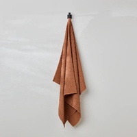 Serviette de bain gaufrée grande taille en microfibre, couleur unie ; Bordure surjetée assortie, texture gaufrée tridimensionnelle