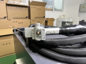 Machine de nettoyage laser portable à refroidissement par eau Domain 1500W 2000W 3000W 6000W pour l'élimination de la rouille sur le métal, le <span class=keywords><strong>bois</strong></span> et la pierre - Product Image 3