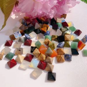 50 piezas 1 bolsa Mini forma de pirámide de cristal Natural variedades surtidas para decoración del hogar regalo DIY/<span class=keywords><strong>luna</strong></span> - Product Image 2