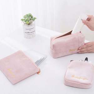 Wholesale Private Label Travel Casual <b>Velvet</b> Flannel Material <b>Make</b> <b>up</b> <b>Bag</b> Packable Cosmetic <b>Bag</b> for Women Organizer - Product Image 3