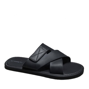 Claquettes en PU couleur unie à bout ouvert avec semelle EVA antidérapante, pour l'été, à porter en intérieur, claquettes tendance pour hommes - Product Image 1
