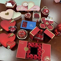 Boîte à bijoux en forme de cœur avec rose éternelle et collier rotatif, idéale pour la fête des Mères, Thanksgiving, un anniversaire de mariage ou la Saint-Valentin – Direct Usine