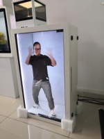 Vitrine vidéo personnalisée HD 1080P 75 pouces Boîte à écran tactile LCD IR Écran LCD transparent