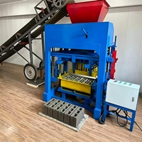 Machine de fabrication de briques en ciment avec moteur central, ligne de production automatique hydraulique de blocs creux pour un moulage efficace des blocs