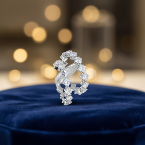 Bague Éternité en Or Blanc E3216 avec Diamants Taille Princesse Sertis Pavé, Style Glamour pour Femme, Idéale pour Fiançailles - Product Image 2