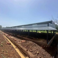 Bâtiment agricole en structure métallique pour l'élevage de volailles et de bovins