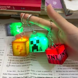 Llavero 3D Luminoso Creativo con Bloques de Construcción, Nuevo Colgante Único para Estudiantes que Brilla en la Oscuridad - Product Image 3