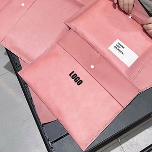 Bolsas de embalaje de ropa no tejida ecológica Xinrunjin, bolsas de camiseta autosellantes, impresión personalizada, diseño de hebilla gruesa - Product Image 1