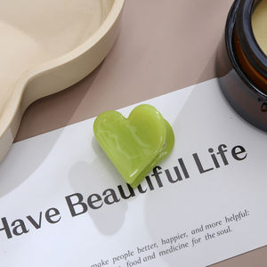 QIYI vente en gros pas cher prix nouveau Design Mini cheveux griffes femmes mignon coeur acétate clair coiffure griffe pour les filles - Product Image 5