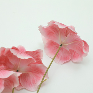 ดอกกุหลาบสามหัวประดิษฐ์ ซินเฉิงจื้อ สำหรับตกแต่งโต๊ะงานแต่งงาน - Product Image 3