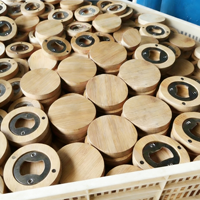 Stock du fabricant 2 en 1 Ouvre-bouteille de boissons rond en bois fait main pour la cuisine, ouvre-bouteille de bière avec logo personnalisé