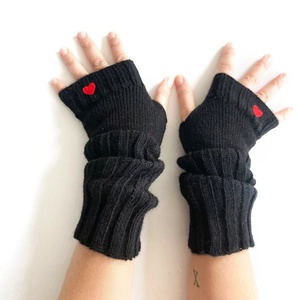 Mitaines thermiques exquises pour femmes hiver chaud câble tricoté chauffe-bras gants longs sans doigts avec coeurs rouges pour la chaleur extérieure - Product Image 6