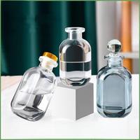 Bouteille diffuseur à roseaux en verre de 50 ml avec surface givrée, bouchon en caoutchouc et étiquettes sérigraphiées pour parfum d'intérieur
