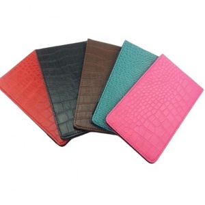 Porte-cartes de score de golf personnalisé en cuir PU crocodile, durable et écologique, avec stylo – Idéal comme cadeau - Product Image 6