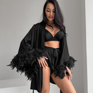 Pigiama in tre pezzi con Logo anteriore a <span class=keywords><strong>manica</strong></span> <span class=keywords><strong>lunga</strong></span> in vita elasticizzata con scollo a V da <span class=keywords><strong>donna</strong></span> in raso e Set di biancheria <span class=keywords><strong>intima</strong></span> e camicia da notte - Product Image 3