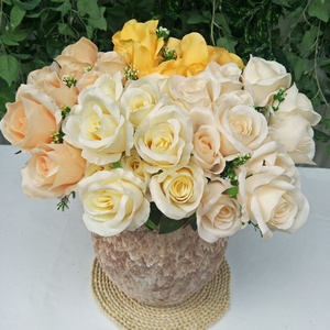 <span class=keywords><strong>Pas</strong></span> <span class=keywords><strong>cher</strong></span> 12 têtes roses en soie grappes fleurs artificielles bouquet de roses pour mariage <span class=keywords><strong>buisson</strong></span> nuptial - Product Image 3