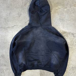 เสื้อฮู้ดดี้ทรงบ็อกซี่แบบครอป แขนแร็กแลน ดีไซน์ใหม่จาก TOPSHOW ผ้าเฟรนช์เทอร์รี่สีดำ หนา 500 กรัม ผ้าฝ้ายเนื้อหนัก ซักฟอกแบบแอซิดวอช - Product Image 4