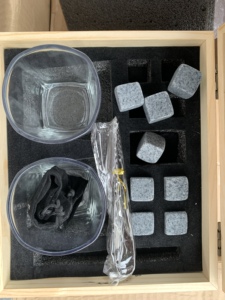 Set Regalo Novità con Fiaschetta per Whisky, Pietre Refrigeranti e Bicchieri, Spedizione Gratuita negli Stati Uniti, Regalo per la Festa del Papà - Product Image 2