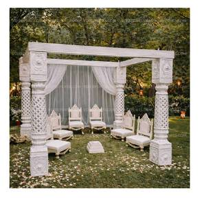 Elegante Mandap Blanco Clásico con Pilares de Lujo para Ceremonias de Boda en Destinos Turísticos - Product Image 1
