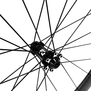 <span class=keywords><strong>Precio</strong></span> al por mayor Juego de <span class=keywords><strong>ruedas</strong></span> de bicicleta de <span class=keywords><strong>carretera</strong></span> de carbono Freno de disco sin cámara <span class=keywords><strong>Ruedas</strong></span> de bicicleta Llantas de ciclismo 411/412 seis pernos Pilar 1423 radios - Product Image 2