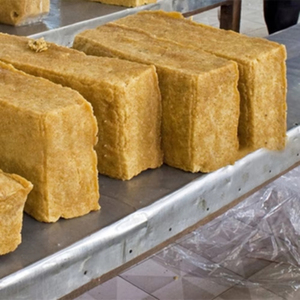 Caoutchouc naturel TSR20 de qualité technique, marque WEIJIN, en blocs, matières premières industrielles, origine CM, stockage en machine, 30 - Product Image 3