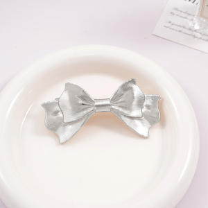 Barrettes à <span class=keywords><strong>cheveux</strong></span> haut de gamme pour femmes, en alliage doré vintage, à motif géométrique ovale martelé, avec clip à ressort - Product Image 3