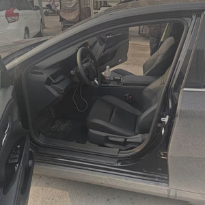 Auto Usata con 8 Airbag, Pneumatici R17, Sedili in Pelle con TPMS, Auto Intelligente <span class=keywords><strong>Toyota</strong></span> Camry 2024 Edizione Elite Doppio Motore 2.0HE - Product Image 5