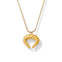 Collier pendentif tendance en acier titane plaqué or 18 carats brillant, forme de croissant 3D simulée, pour femme, usage quotidien